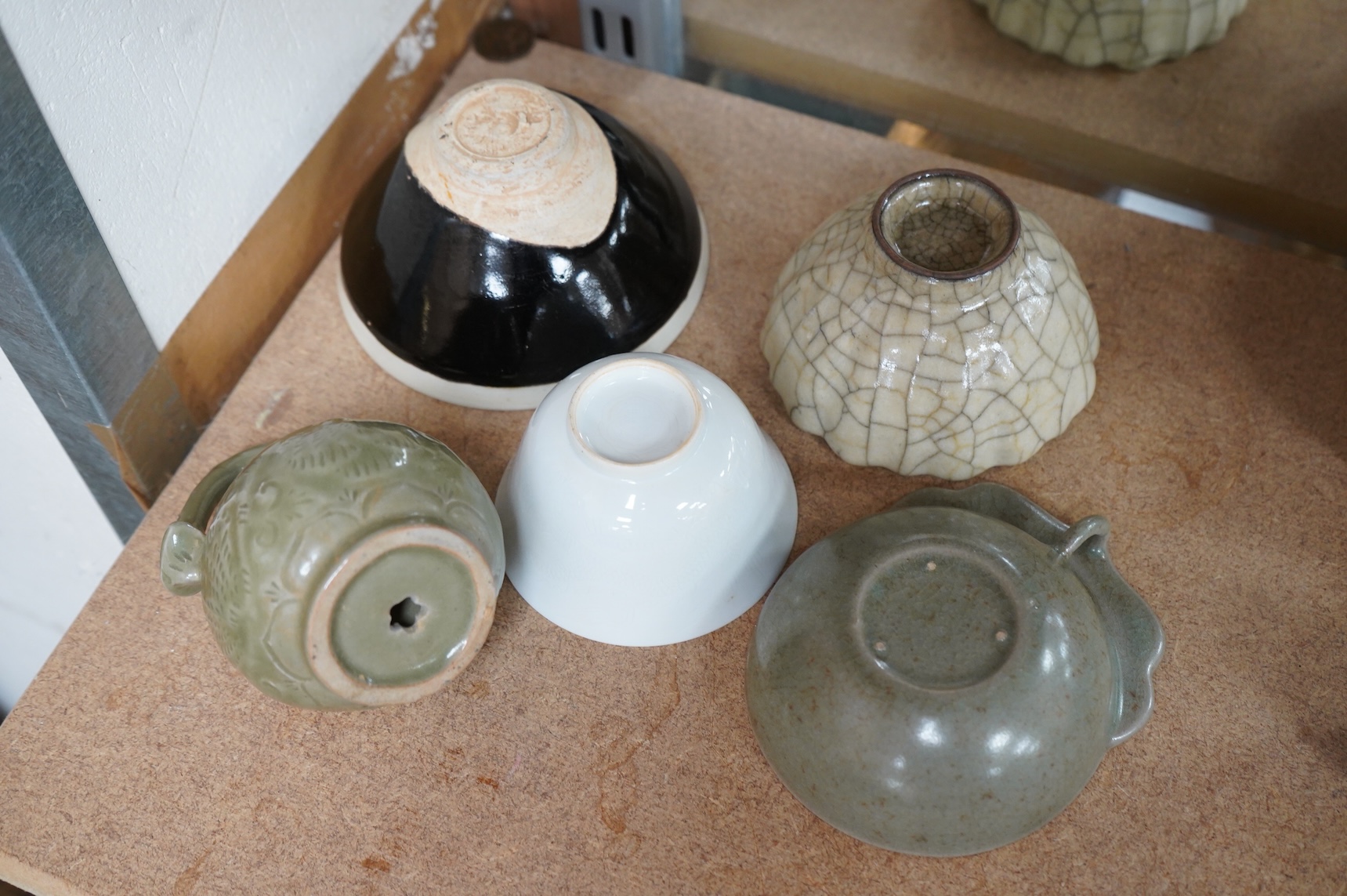 A collection of Chinese porcelain and pottery to include a naturalistic teapot, crackle glaze bowl and a ‘dragon’ bowl, largest 10cm in diameter